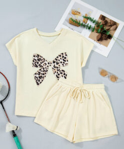 Alternative view of White Contrast Leopard Bow Patched V Neck Loose Tee Drawstring Shorts 2pcs Outfit