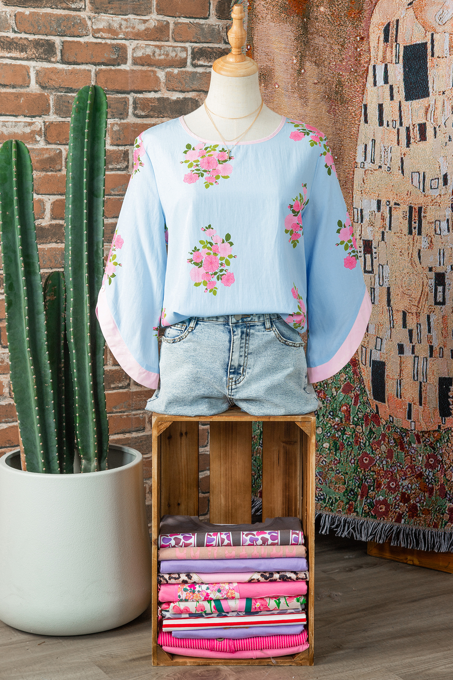 Sky Blue Floral Print Button Cuffed 3/4 Sleeve Round Neck Blouse - Image 12