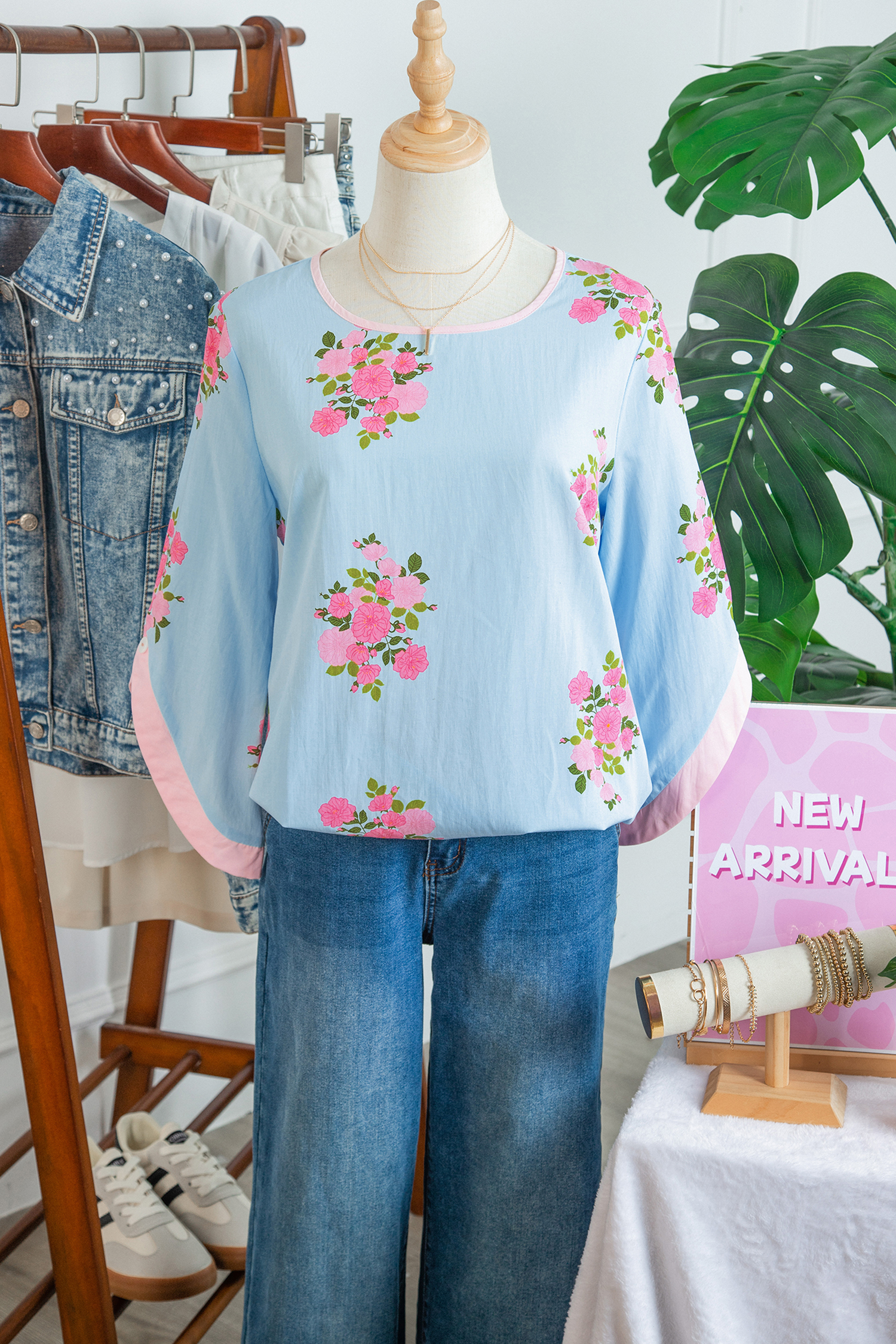 Sky Blue Floral Print Button Cuffed 3/4 Sleeve Round Neck Blouse - Image 15