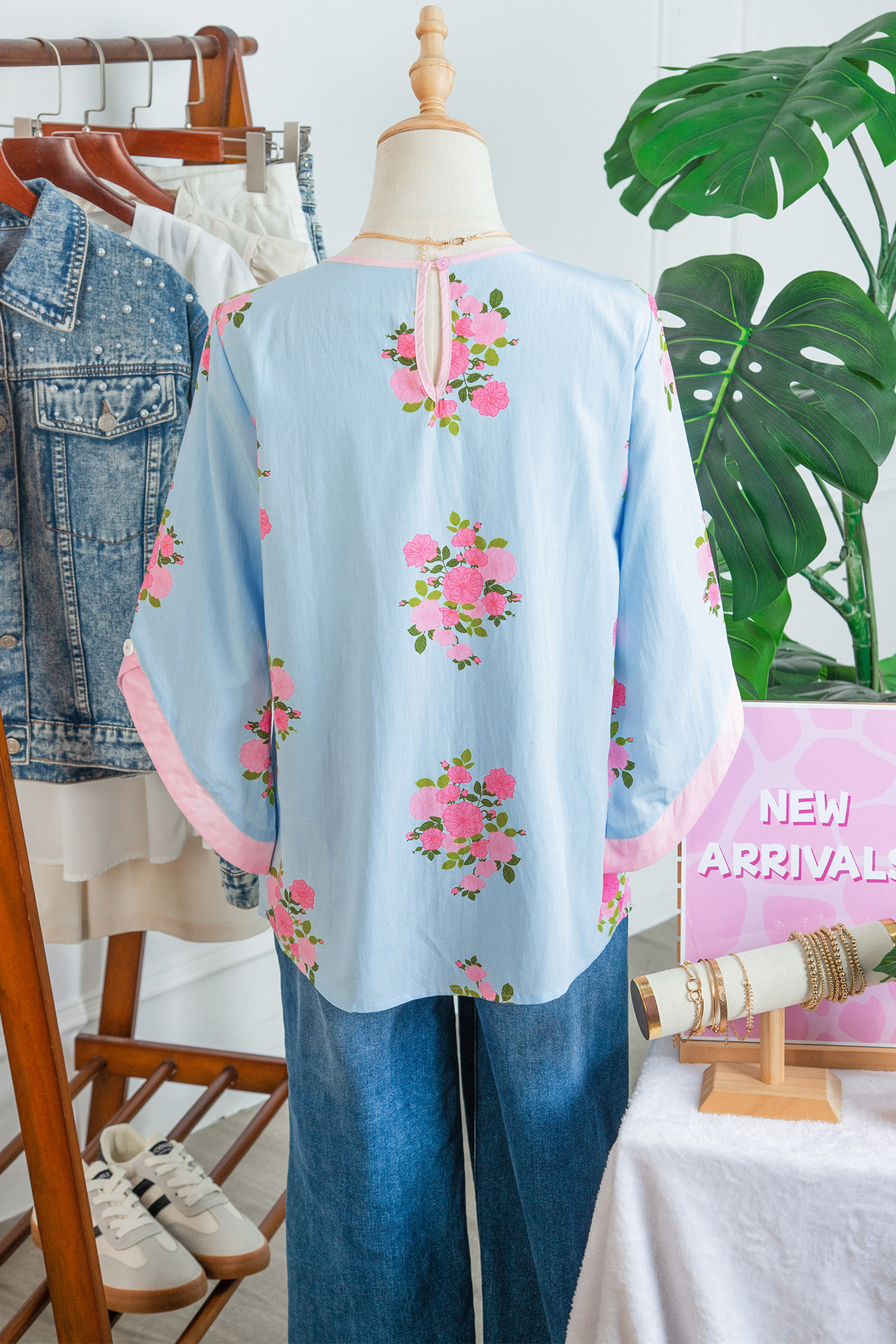 Sky Blue Floral Print Button Cuffed 3/4 Sleeve Round Neck Blouse - Image 14