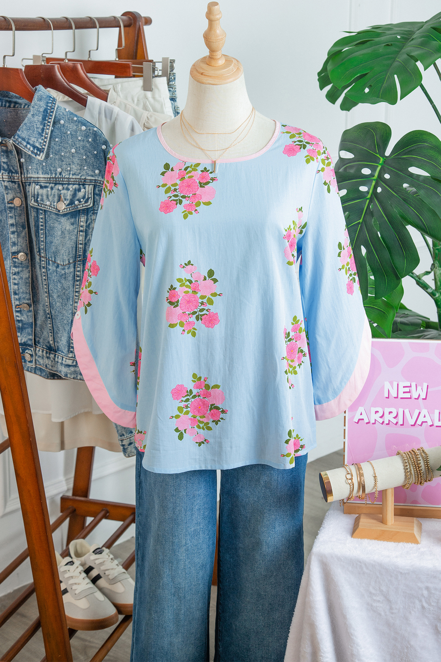 Sky Blue Floral Print Button Cuffed 3/4 Sleeve Round Neck Blouse - Image 13