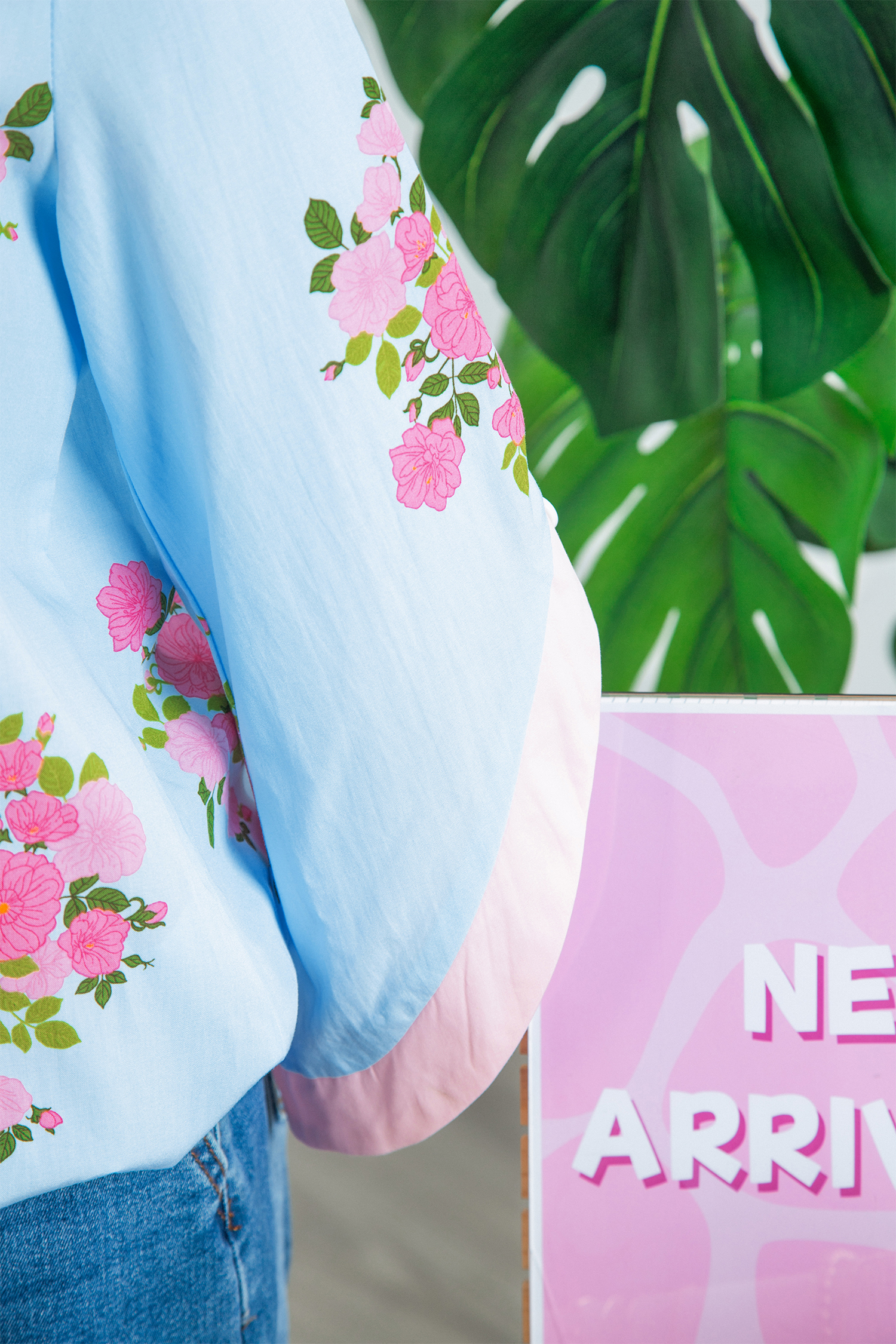 Sky Blue Floral Print Button Cuffed 3/4 Sleeve Round Neck Blouse - Image 19